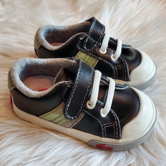 See Kai Run Other - See Kai Run Black/Green Lucci Lace Strap Sneaker SZ 5